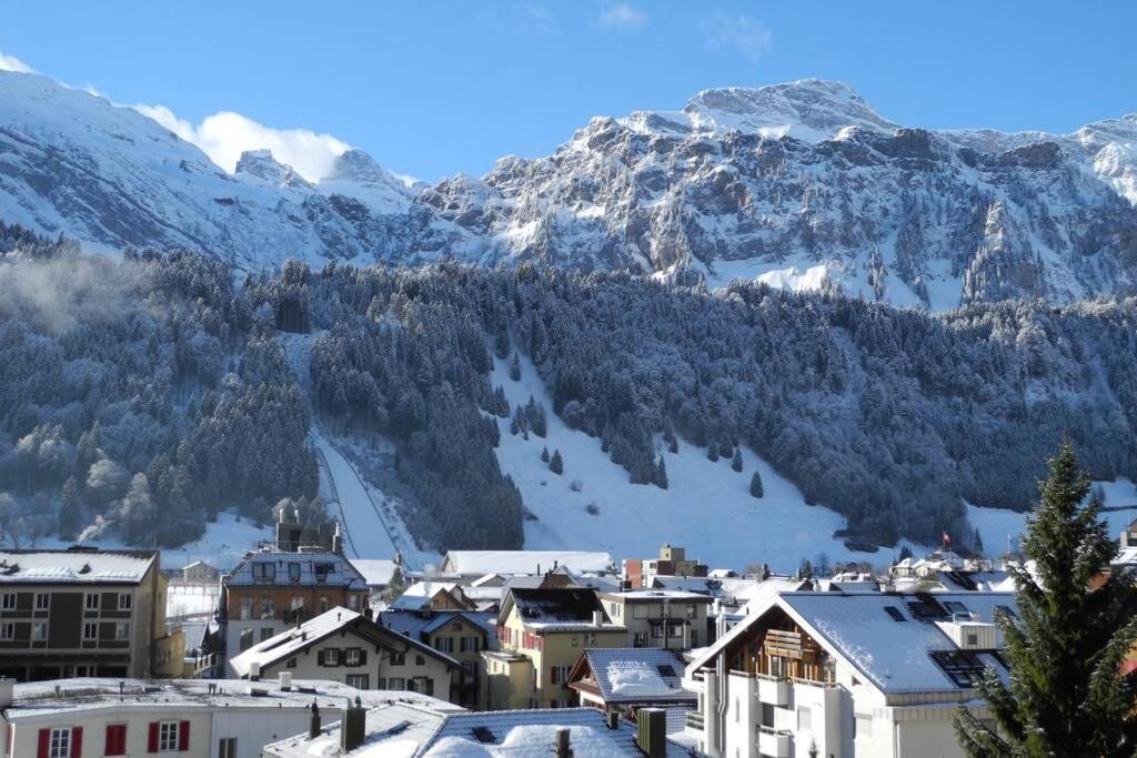 Gemütliche Dachwohnung im Chalet mit Bergblick Engelberg Exterior foto